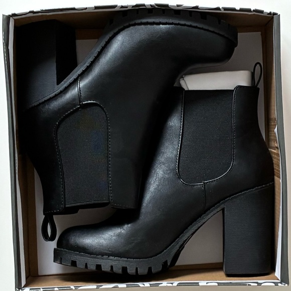 Soda Black Chunky Heel Lug sole Chelsea Boots size 8 - Picture 10 of 13